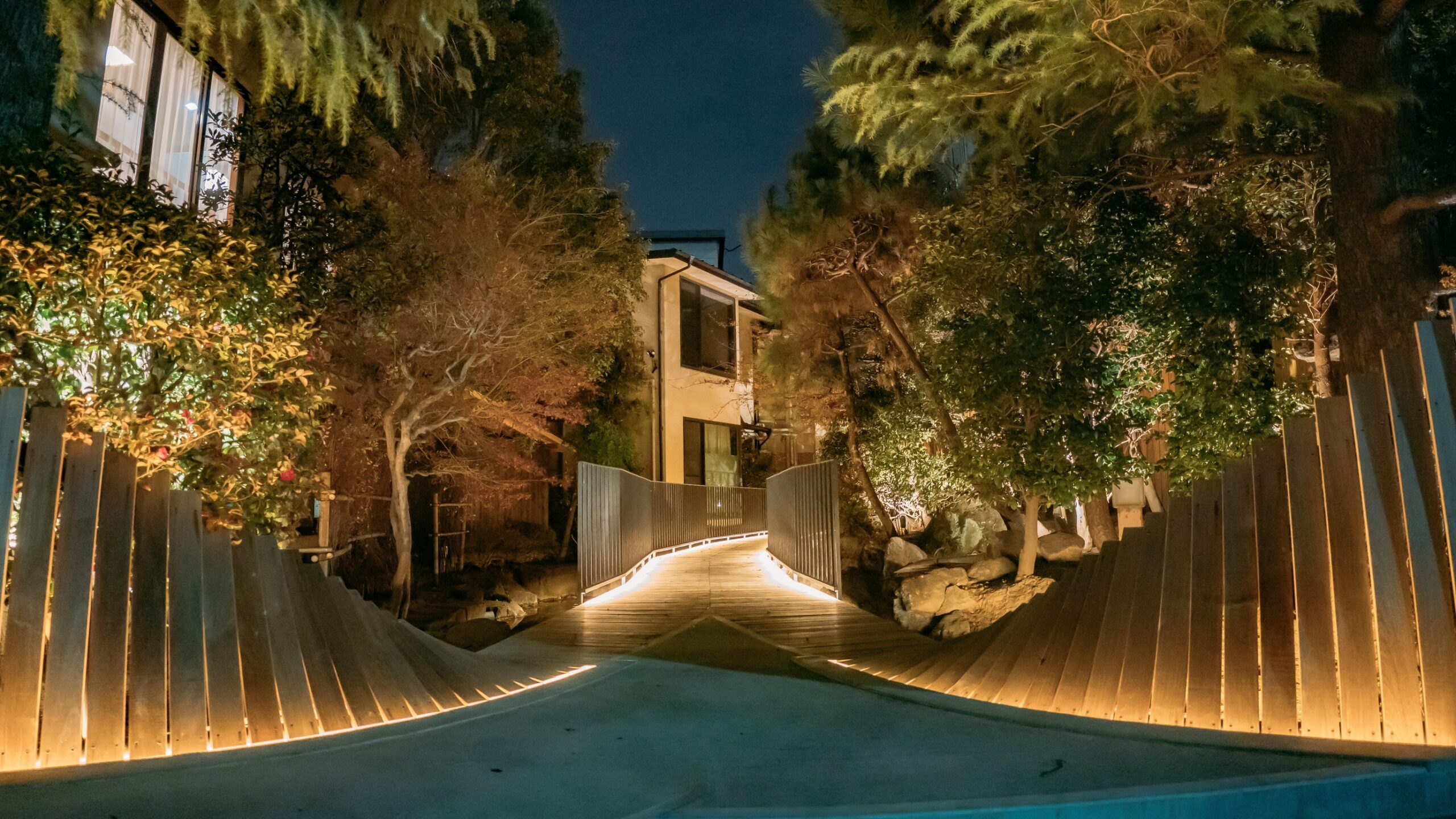 シャトレーゼホテル旅館富士野屋の入口付近