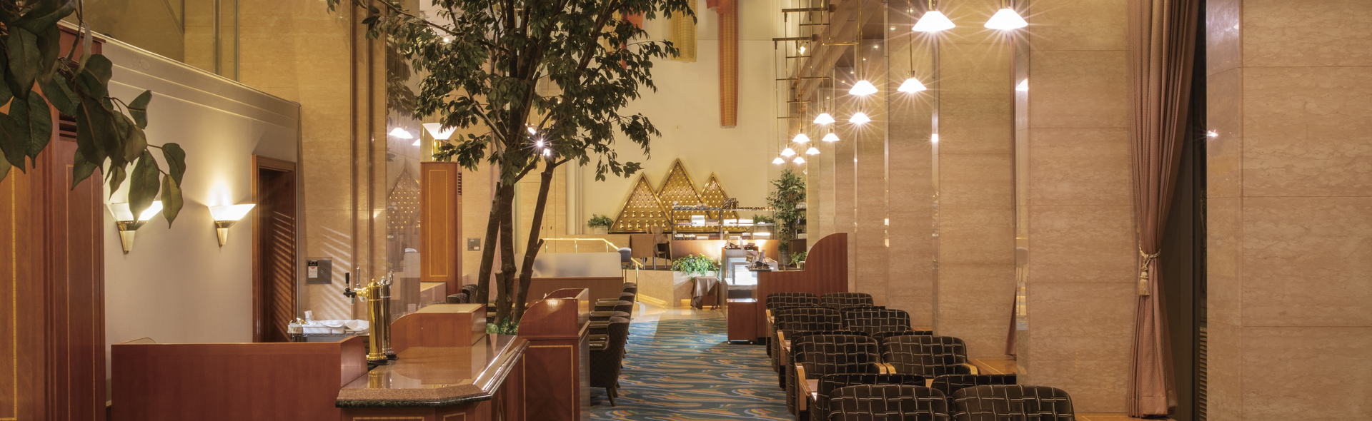 京王プラザホテル八王子のロビー