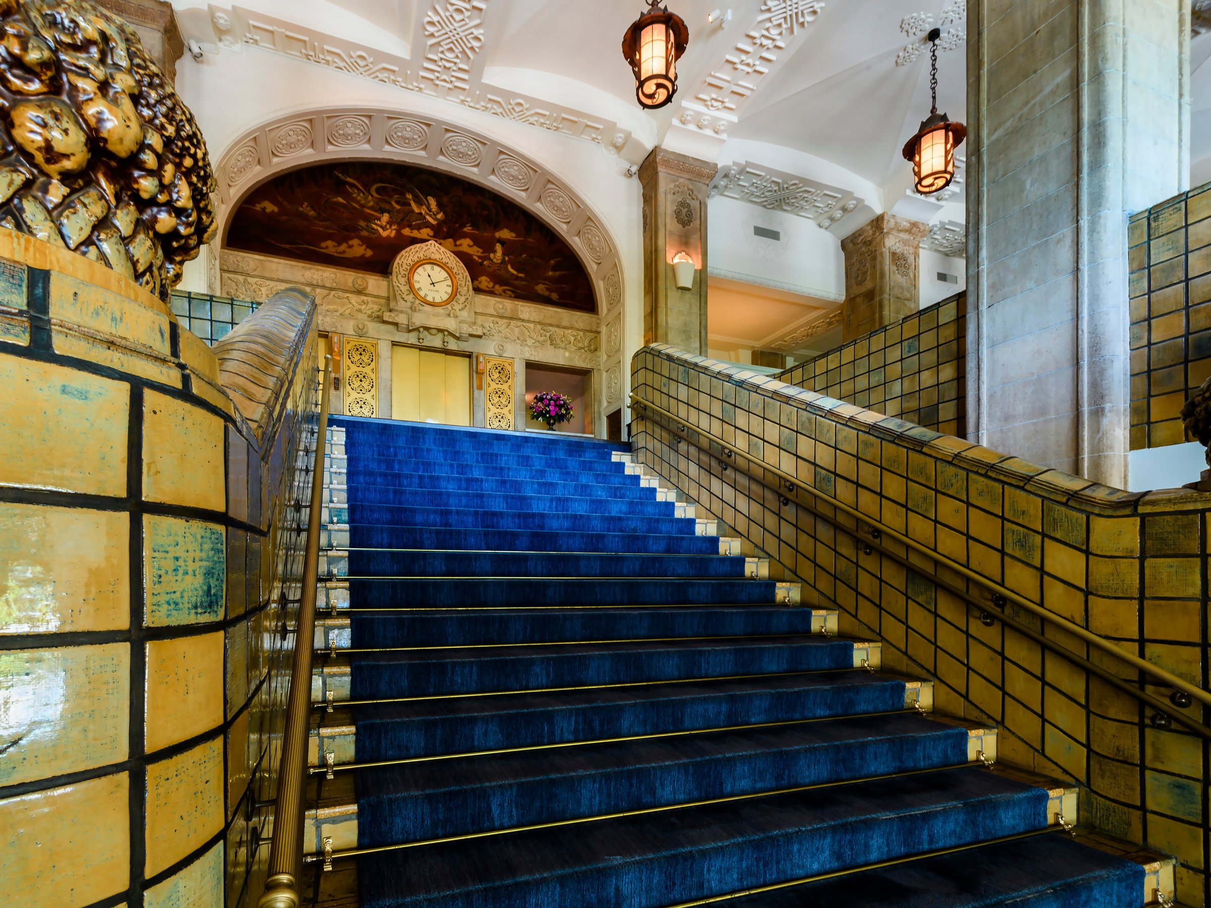 ホテルニューグランドの歴史ある外観