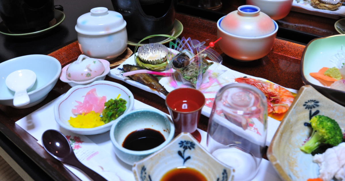別府温泉の旅館で家族がくつろぐ様子