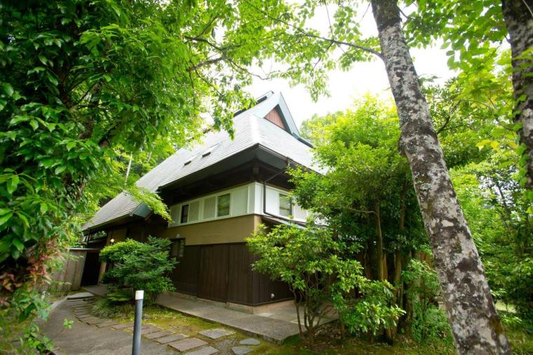 古民家を再生した山荘無量塔の離れ客室の外観