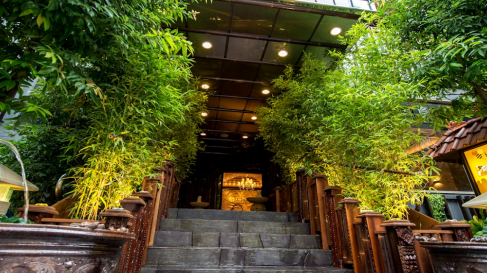 ホテルパセラの森の巨大バルーンとフラワーバス装飾